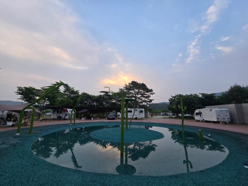 폐교를 리모델링 한 이화만리캠핑장