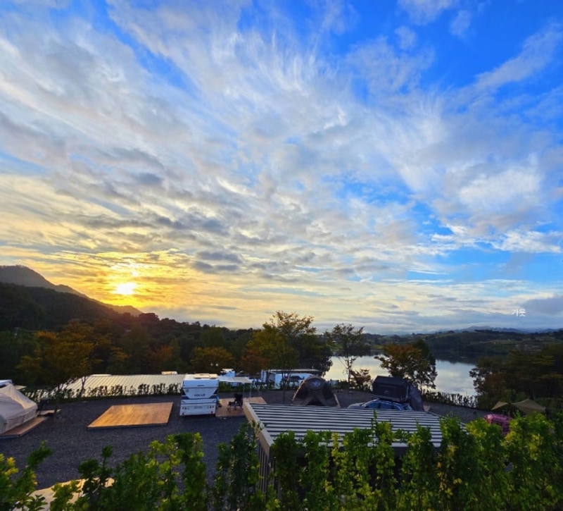 제천 레이크힐 캠프 가을 청풍호 뷰에 단풍놀이하기 좋은 엄청...