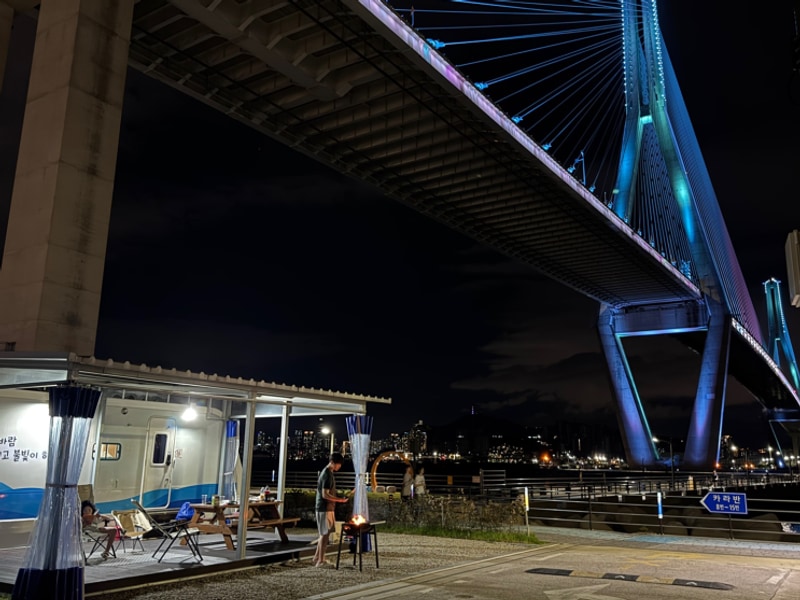 부산 영도 마리노 오토캠핑장 명당 카라반 7번 시설 주차 후기