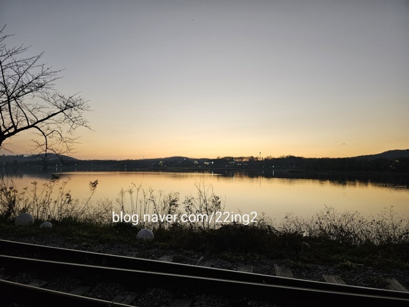 의왕 왕송호수 캠핑장 카라반 1박2일 솔직후기️ 노을...