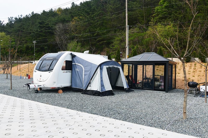 내를 건너서 숲으로 캠핑장 시설 사진 13