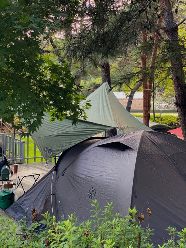 강원도 홍천 용오름캠핑장 명당 하늘데크 1,2사용 계곡 찐후기