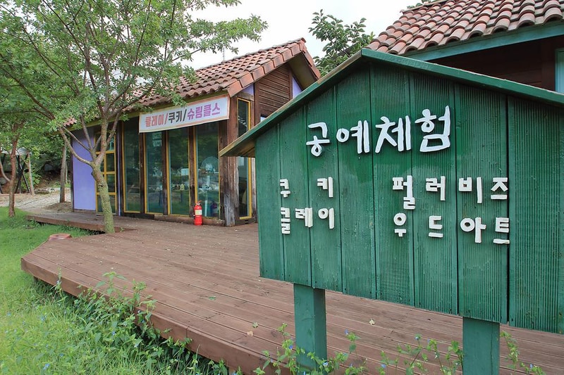 햇살아래 캠핑장 시설 사진 9