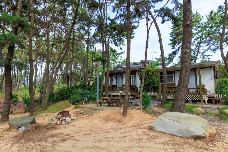 하늘아래 캠핑 시설 사진 4