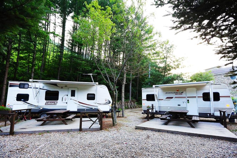 용골송어와 캠핑 시설 사진 1