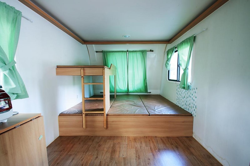 햇살아래 캠핑장 시설 사진 5