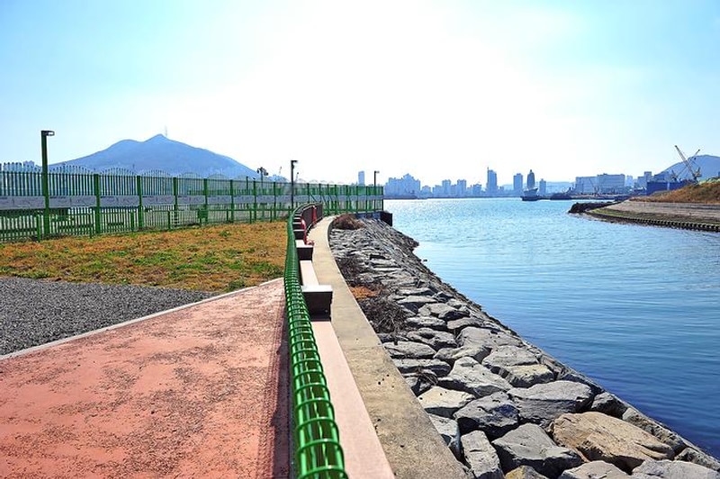 바다가 보이는 부산항 힐링 야영장 대표 사진