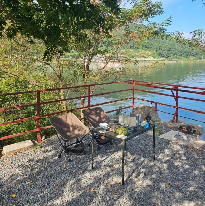 경남 고성 전 사이트 오션뷰 캠핑장 '초록바다캠핑장' 야경...