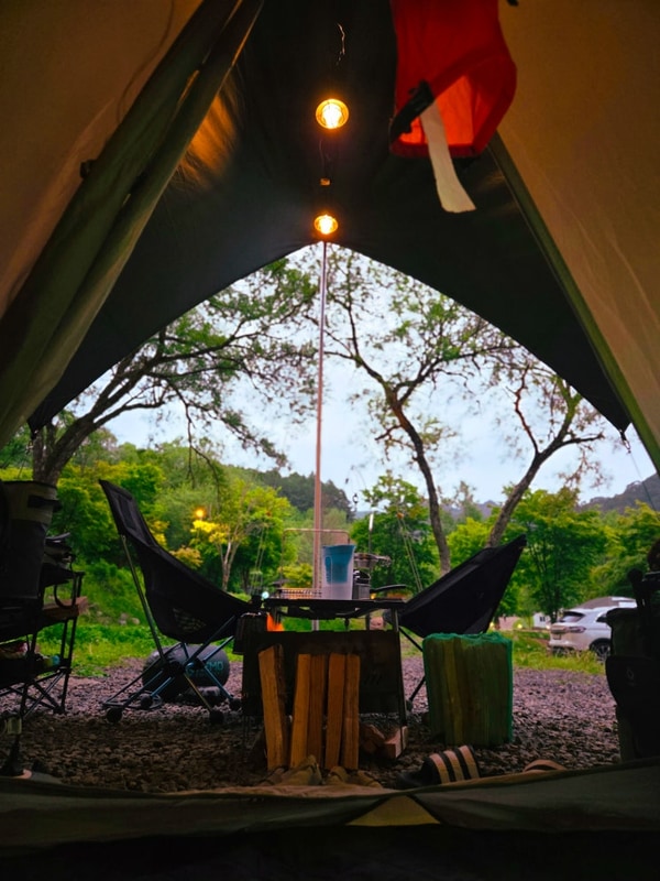 비 내리던 날, 강원도 인제에서 찾은 온천 오아시스정글 캠핑