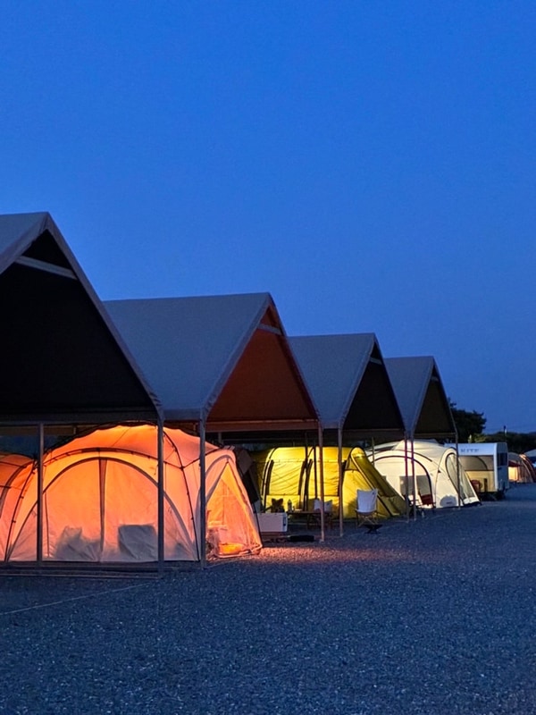 충주 이른아침캠핑장 큰 타프존과 키즈룸이 있는 넓은 캠핑장