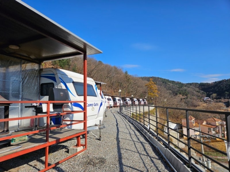 [경기/가평] 9만 원대에 즐기는... 캠프게이트 청평 카라반&캠핑'