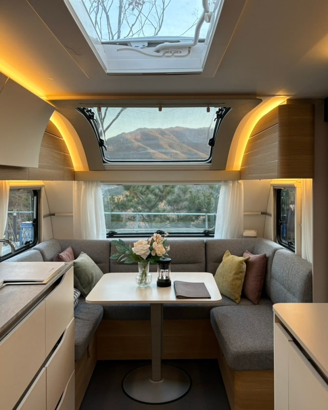 [청도] 브리즈힐캠핑앤 카라반/ c8 카라반에서 크리스마스...