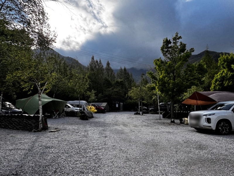 거창 산중계곡캠핑장(산중계곡오토캠핑장) 계곡 14번 파쇄석...