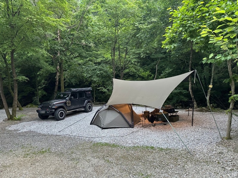 그늘과 프라이빗한 계곡 앞 캠핑 - 제천 덕동리301캠핑장 A3