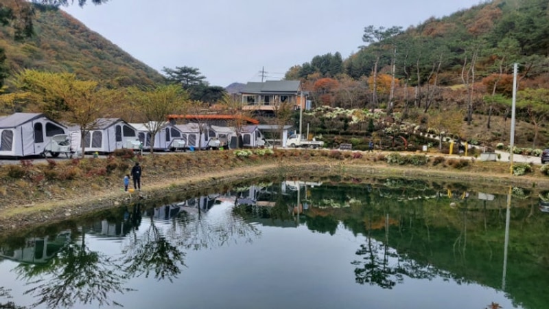 속리산캠핑장 용천수가 흘러나오는 낚시터 둥지캠핑장에서...