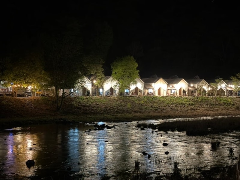 계곡 바로 앞에서 잠드는 ‘가평 청정캠핑장’