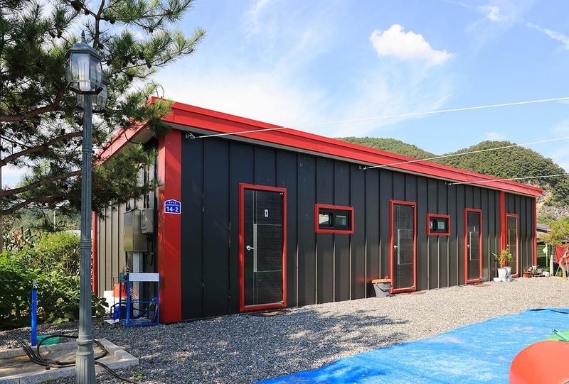 솔밭사이로 캠핑&펜션 시설 사진 1