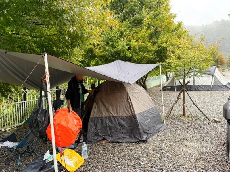 가평 계곡 캠핑장 설악IC근처... 화장실 샤워기 있는 캠프스테이
