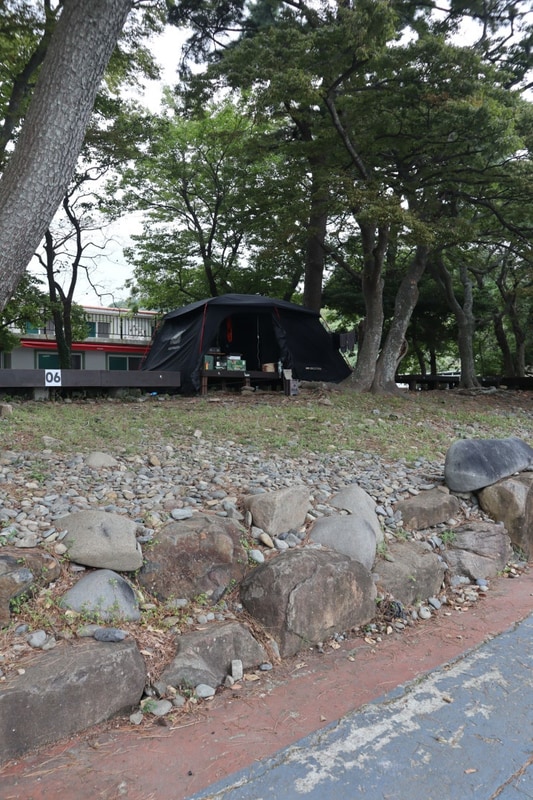 바다를 바라보는 남해 캠핑장/숙호야영장/
