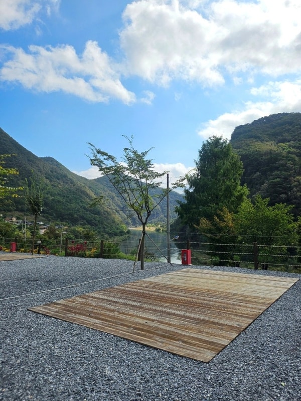 호수와 산뷰를 동시에 즐길 수 있는 평창 동강 캠핑장 백룡야영장