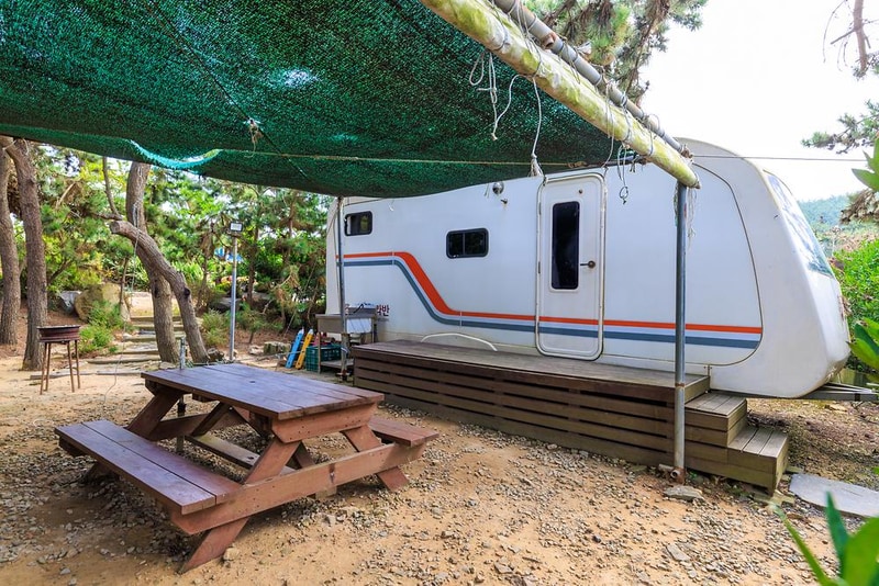 하늘아래 캠핑 시설 사진 15