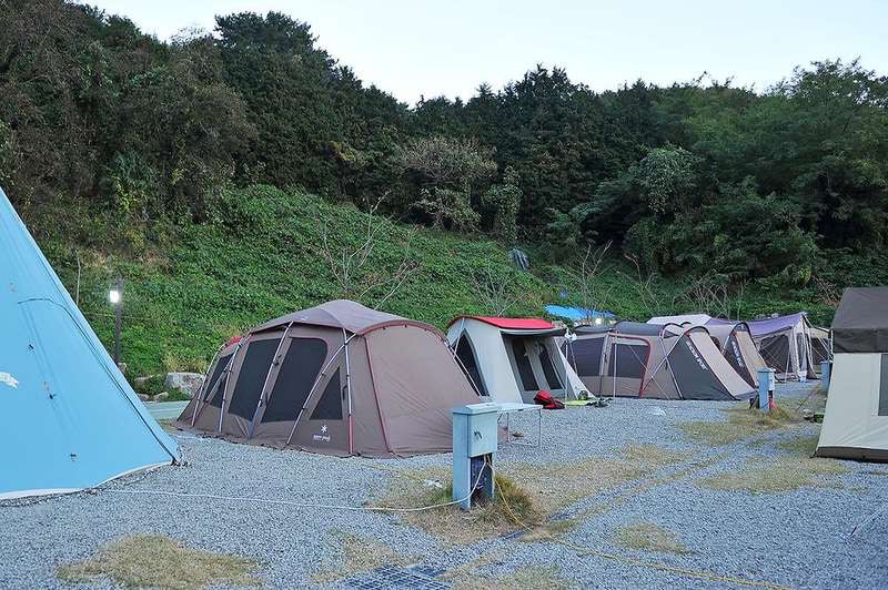 푸른바다와 캠핑 시설 사진 12