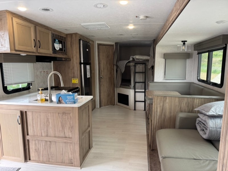 충북 괴산 캠핑장 즐거운녀석들 오토캠핑장 카라반 이용후기