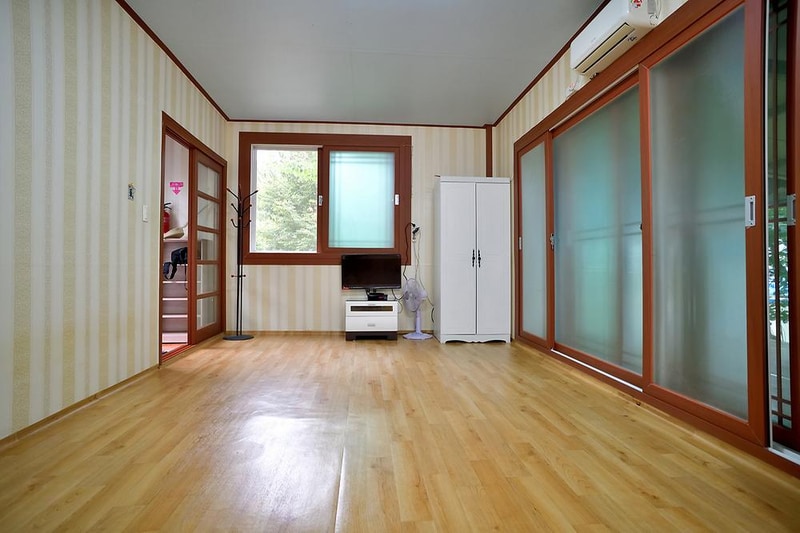 숲속 캠핑장 시설 사진 4