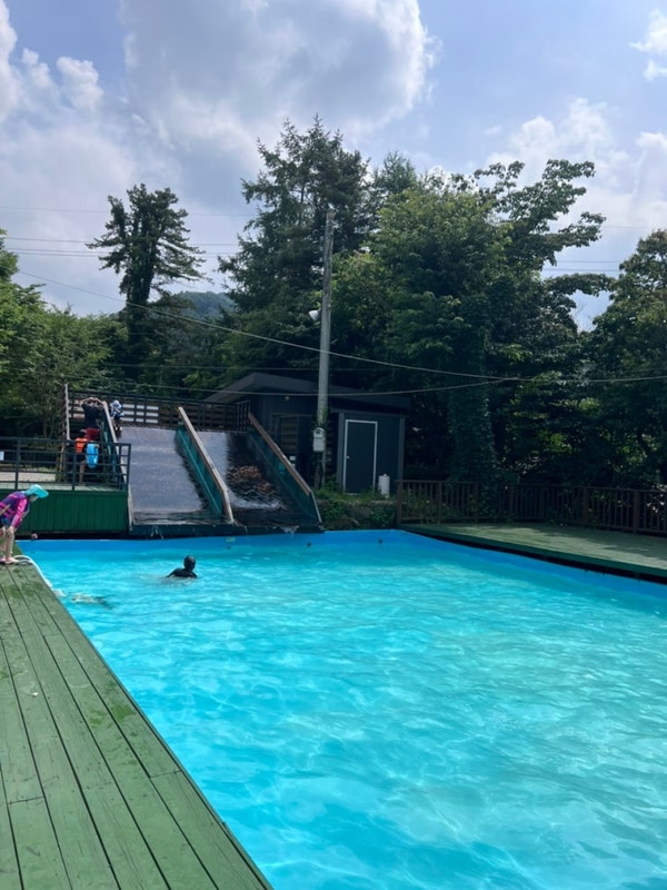 가평 잣향기푸른숲캠핑장 수영장 가족 생신 여름휴가