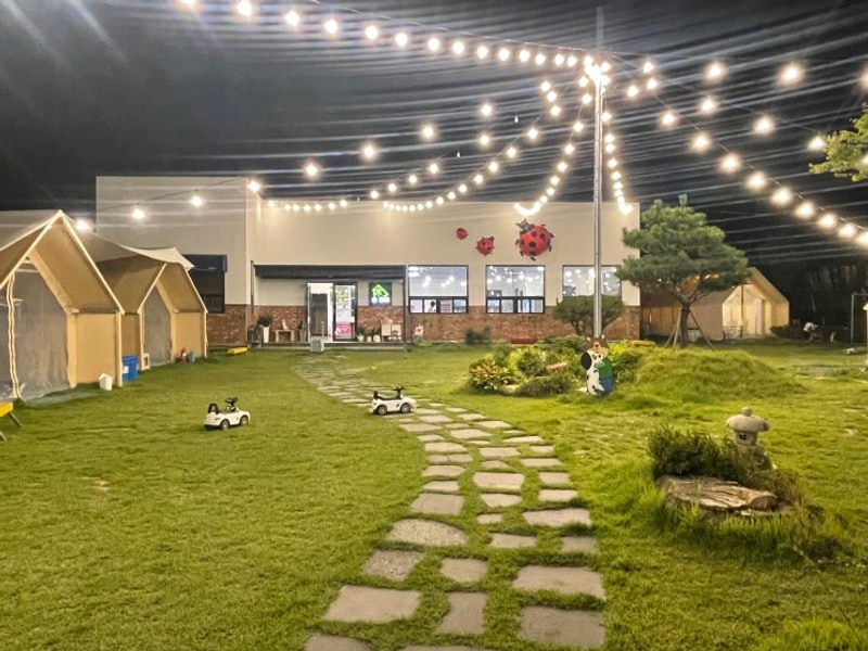 김해 물놀이 가능한 캠핑 분위기 고기집 "휴파티"