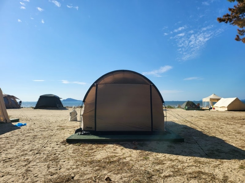 태안노을숲캠핑장, 지프 배럭빌