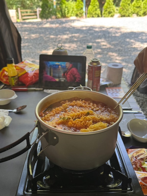 첫 캠핑일지 1박 2일 쉬지않고 먹는 일상 경주 편안캠핑장