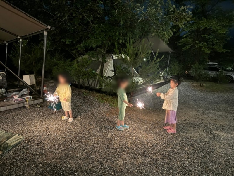 포천 캠핑플래닛 데크 타프존 수영장 앞자리