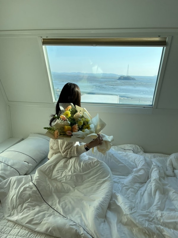 [인천/강화] 오우스카라반캠핑장::4인실 오션뷰 카라반 내돈내산