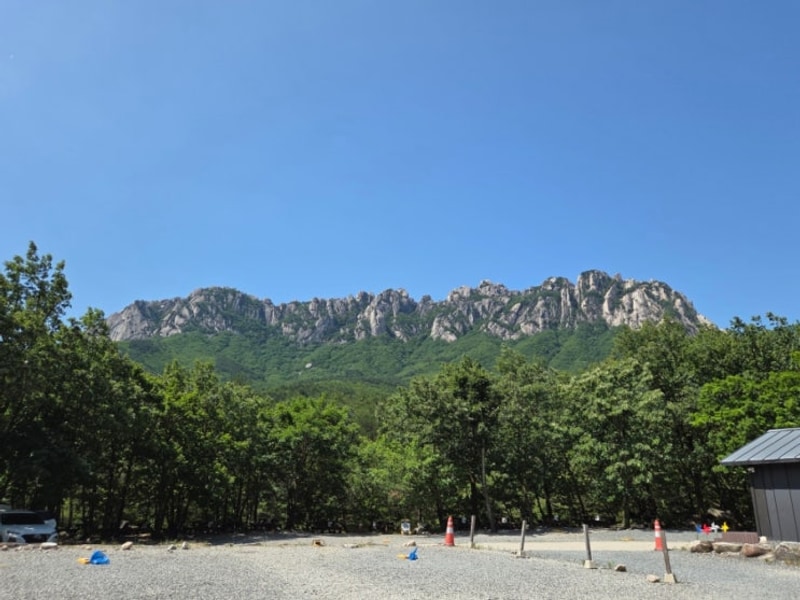 캠핑느루 캠핑장. 고성 울산바위 뷰캠핑장