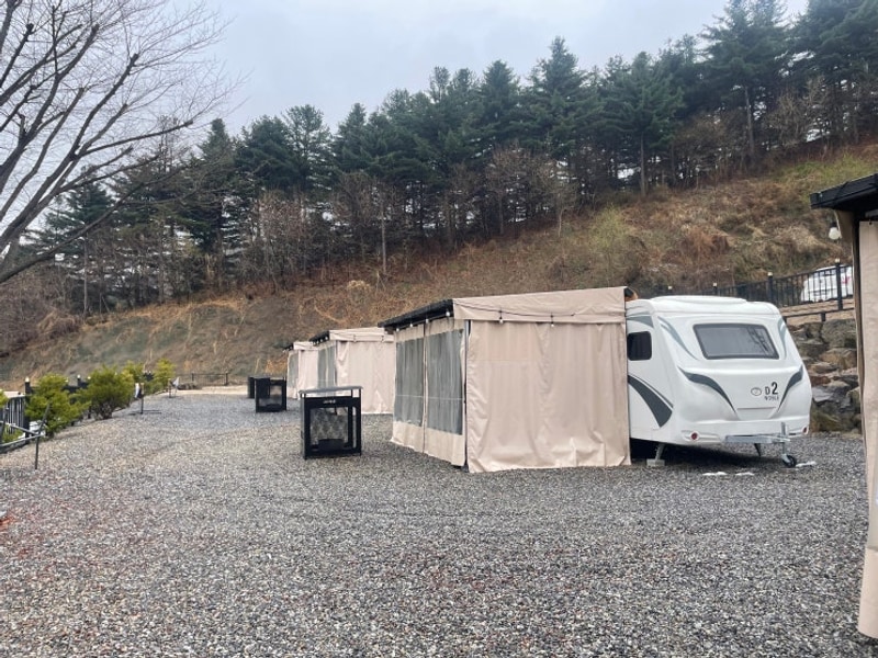 서울 근교 포천 캠핑장 카라반 한적하고 조용한 노블글램핑