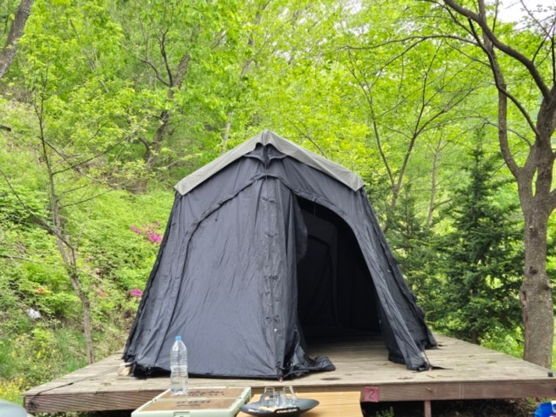 강원도 홍천 산으로 캠핑장 6구역 데크 1번 2번 명당 후기...