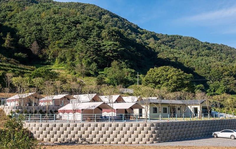 BE HAPPY 대표 사진