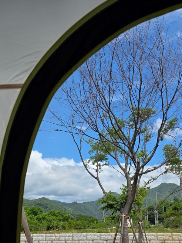 강원도 횡성 봄이네캠핑장 데크사이트 우중캠핑과 땡볕캠핑을...