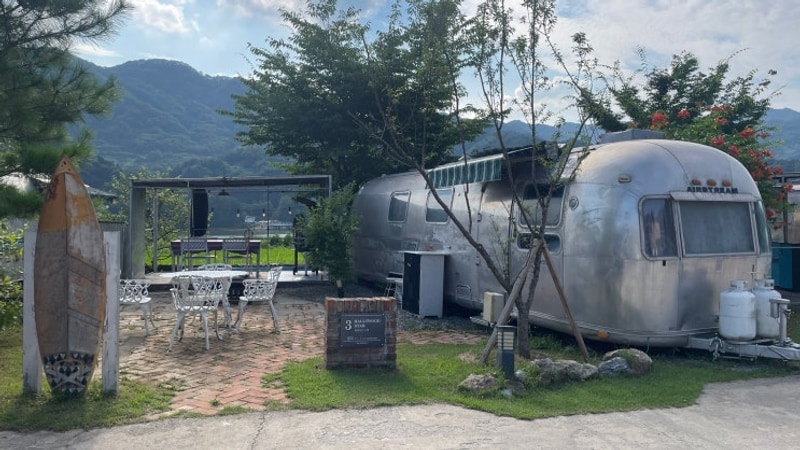 춘천 아웃오브파크 미국 빈티지 감성 카라반 글램핑 추천...