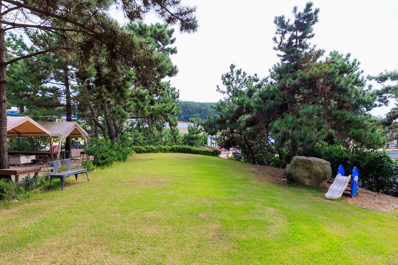 하늘아래 캠핑 시설 사진 5