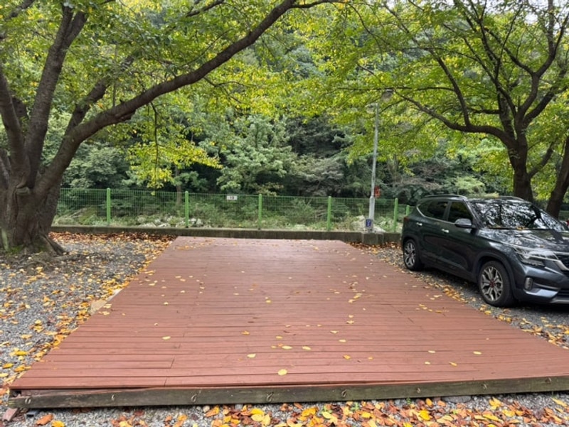 밀양 패밀리 오토 캠핑장 (데크19번)