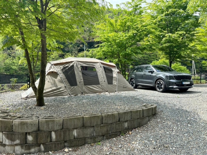 경남 고성 리틀보이캠핑장 :: 8번 사이트, 개별 샤워실 & 화장실...