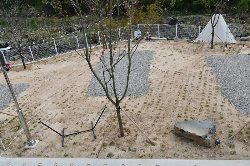 내를 건너서 숲으로 캠핑장 시설 사진 6