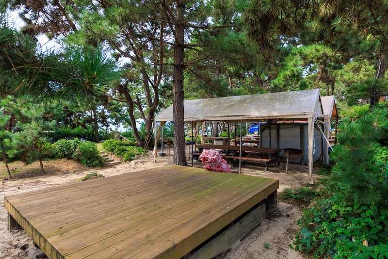 하늘아래 캠핑 시설 사진 8