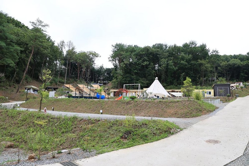 푸르른 캠핑장 시설 사진 1