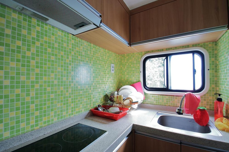 햇살아래 캠핑장 시설 사진 3