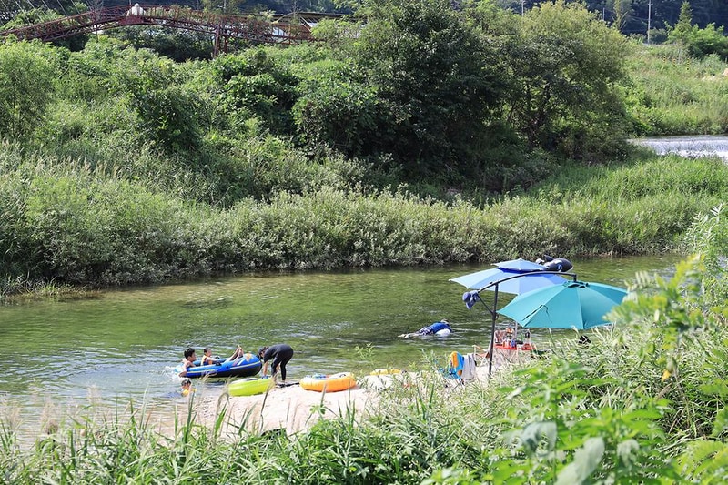 계곡과느티나무 캠핑장 시설 사진 2