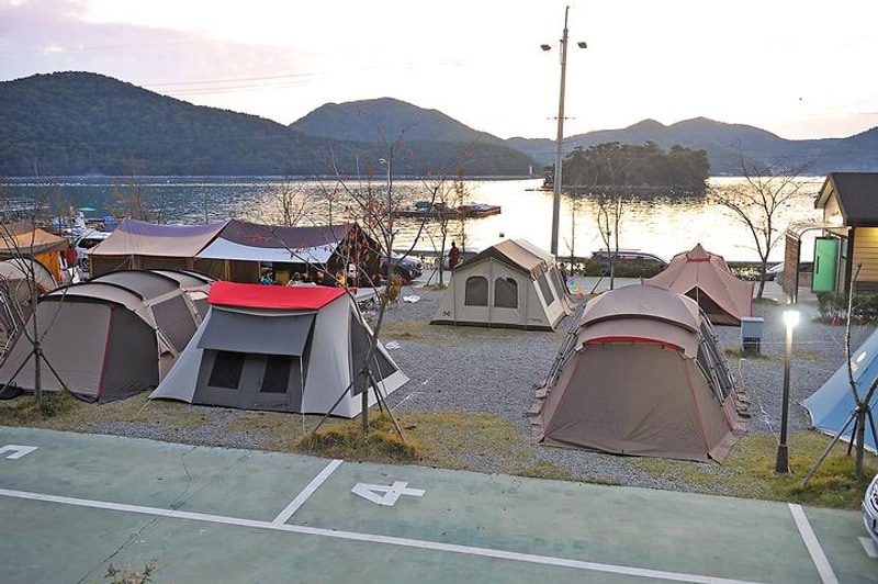 푸른바다와 캠핑 대표 사진