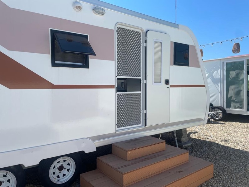 제주인포항 개별 수영장 카라반 시설 사진 5